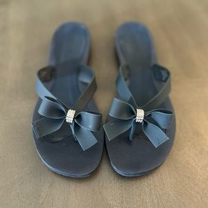 Guess brand navy blue flip-flops with rhinestones and bow. EUC. Size 10